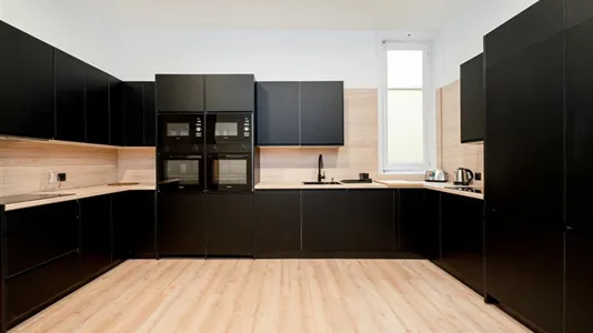 Rooms in Madrid Centro - photo 8