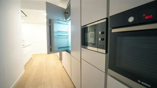 Rooms in Barcelona Ciutat Vella - photo 9