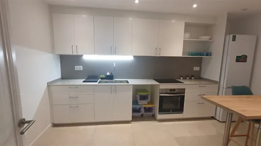 Rooms in Barcelona Ciutat Vella - photo 9