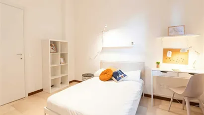 Room for rent in Milano Zona 6 - Barona, Lorenteggio, Milan