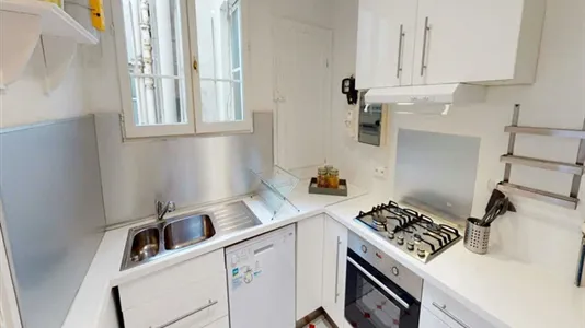 Rooms in Paris 8ème arrondissement - photo 6