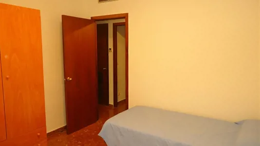 Rooms in Córdoba - photo 2