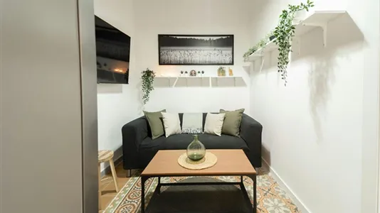 Rooms in Barcelona Ciutat Vella - photo 7