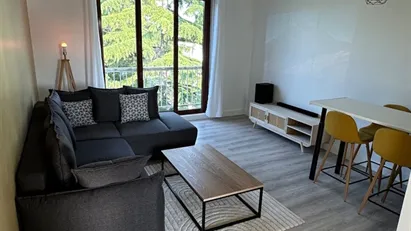 Room for rent in L'Haÿ-les-Roses, Île-de-France
