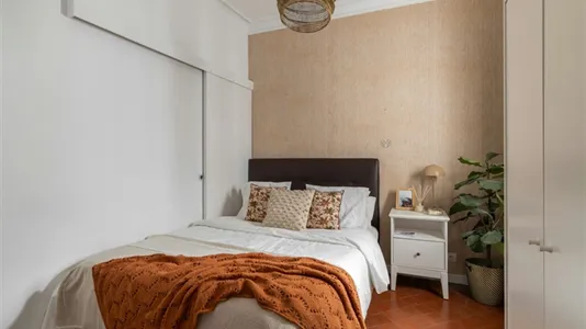 Rooms in Barcelona Ciutat Vella - photo 4