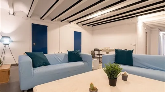 Rooms in Barcelona Ciutat Vella - photo 4
