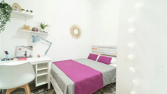 Rooms in Barcelona Ciutat Vella - photo 2