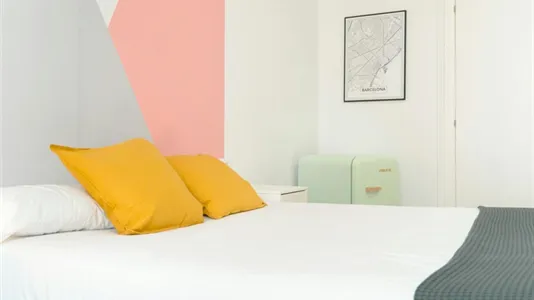 Rooms in Barcelona Ciutat Vella - photo 2