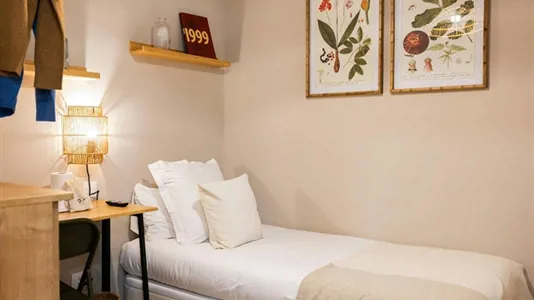 Rooms in Barcelona Eixample - photo 2