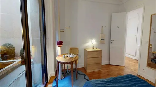 Rooms in Paris 8ème arrondissement - photo 9
