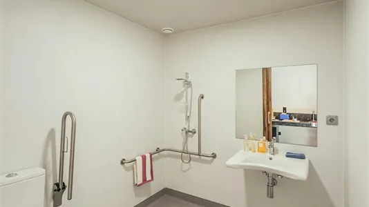 Rooms in Cornellà de Llobregat - photo 5