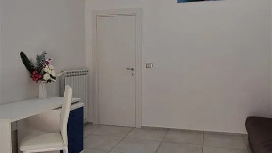 Rooms in Napoli Municipalità 4 - photo 7