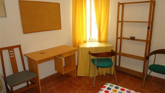 Rooms in Córdoba - photo 5