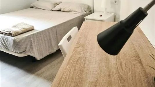 Rooms in el Camí de Vera - photo 4