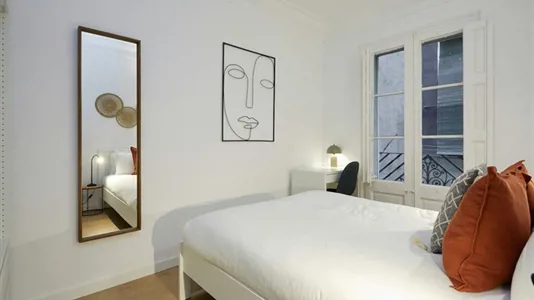 Rooms in Barcelona Ciutat Vella - photo 2