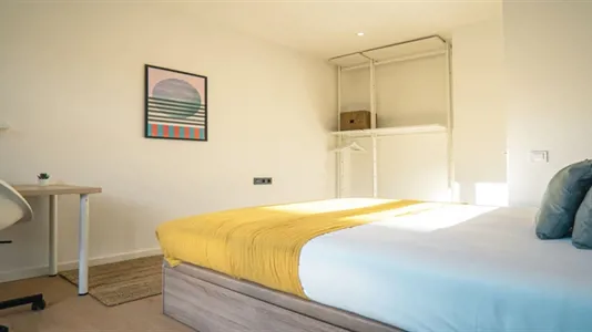 Rooms in Barcelona Ciutat Vella - photo 2