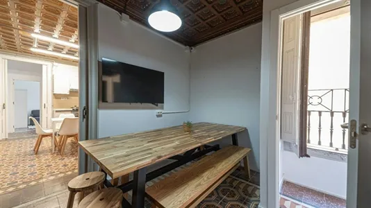 Rooms in Barcelona Ciutat Vella - photo 7