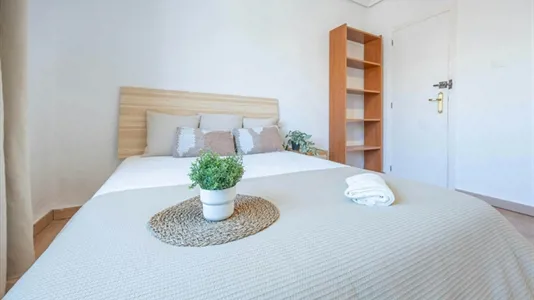 Rooms in el Camí de Vera - photo 2