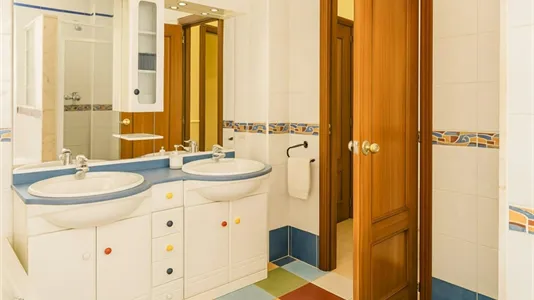 Rooms in Cúllar Vega - photo 3