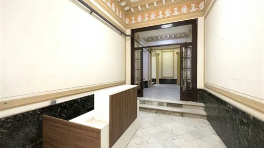 Rooms in Barcelona Ciutat Vella - photo 10