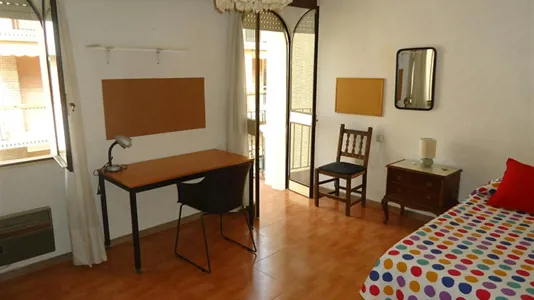 Rooms in Córdoba - photo 3