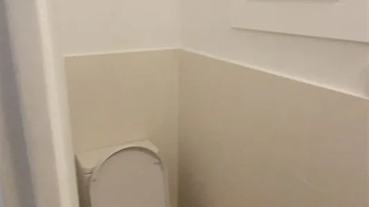 Rooms in Barcelona Ciutat Vella - photo 9