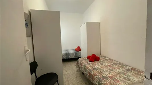 Rooms in Barcelona Sants-Montjuïc - photo 1