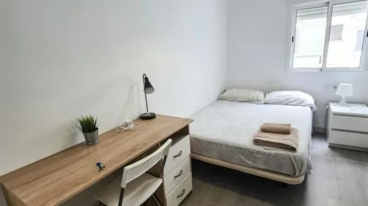 Rooms in el Camí de Vera - photo 3