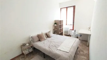 Room for rent in Milano Zona 8 - Fiera, Gallaratese, Quarto Oggiaro, Milan