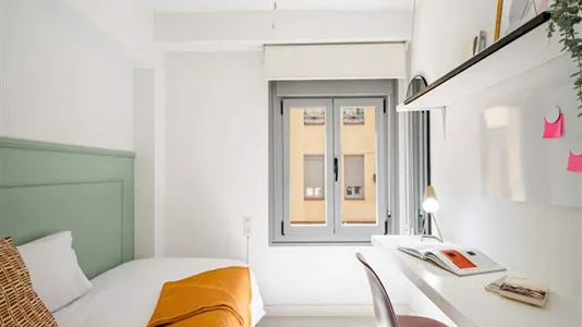 Rooms in Madrid Centro - photo 4