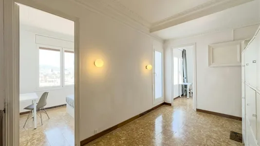 Rooms in Barcelona Ciutat Vella - photo 8