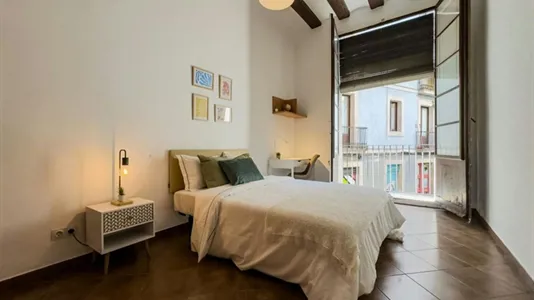 Rooms in Barcelona Ciutat Vella - photo 1