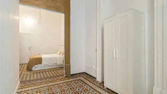 Rooms in Barcelona Ciutat Vella - photo 3