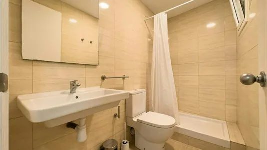 Rooms in Barcelona Ciutat Vella - photo 6