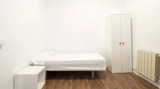 Rooms in Barcelona Ciutat Vella - photo 2