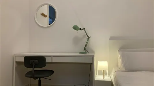 Rooms in Barcelona Eixample - photo 10