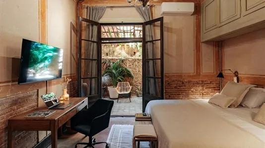 Rooms in Barcelona Eixample - photo 2