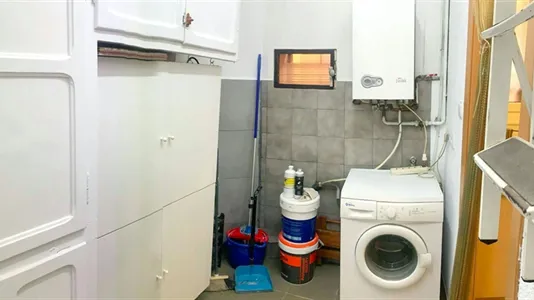 Rooms in Barcelona Ciutat Vella - photo 9