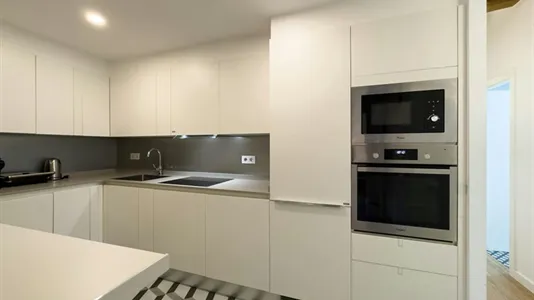 Rooms in Barcelona Ciutat Vella - photo 9