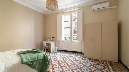 Rooms in Barcelona Ciutat Vella - photo 4
