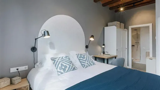 Rooms in Barcelona Eixample - photo 3