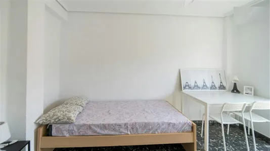 Rooms in el Camí de Vera - photo 4
