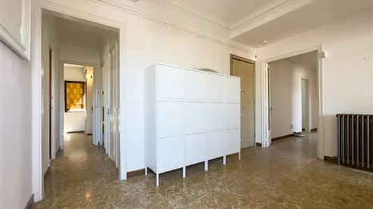 Rooms in Barcelona Ciutat Vella - photo 9