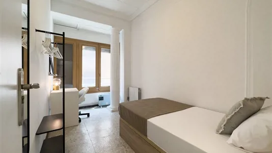 Rooms in Barcelona Ciutat Vella - photo 2