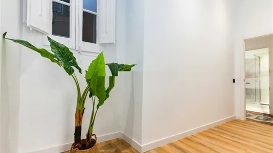 Rooms in Barcelona Eixample - photo 10