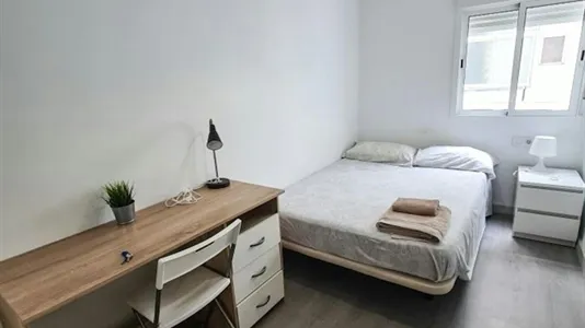 Rooms in el Camí de Vera - photo 4