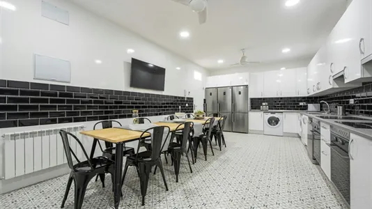 Rooms in Madrid Centro - photo 9