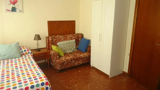 Rooms in Córdoba - photo 2
