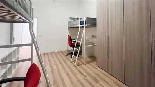 Rooms in Milano Zona 8 - Fiera, Gallaratese, Quarto Oggiaro - photo 2