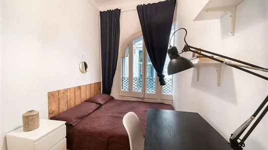 Rooms in Barcelona Ciutat Vella - photo 2